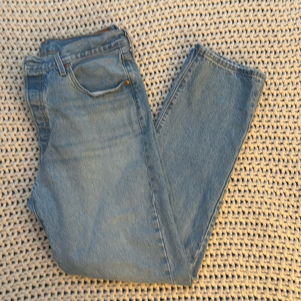 LEVI 501s sz 33x 32 (women's 12/14)
